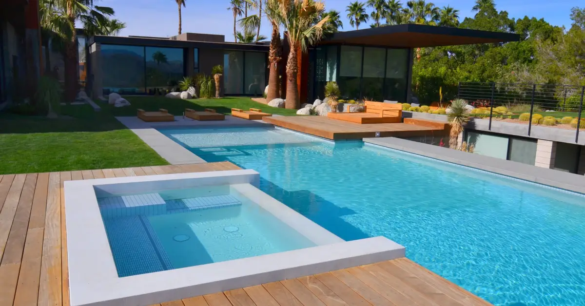 Read more about the article Exploring the Benefits of Having a Swimming Pool in Your Backyard