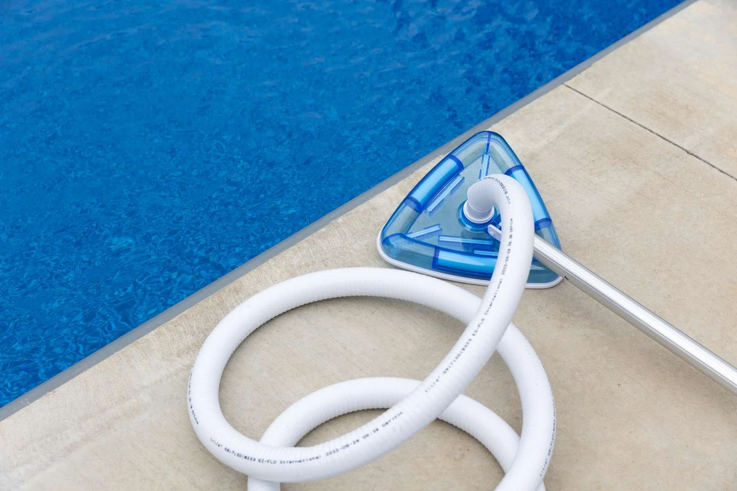 Help me maintain my Pool vacuum a pool | Silver Line Pools